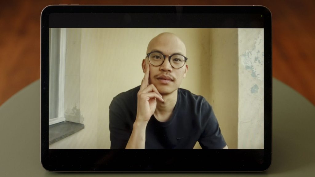 Nominierter Dieu Hao Do. Junge, asiatisch und männlich gelesene Person mit Glatze. Er trägt eine braune Brille und ein schwarzes Oberteil.